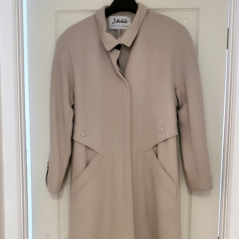 Beautiful vintage coat, 100% pure virgin wool